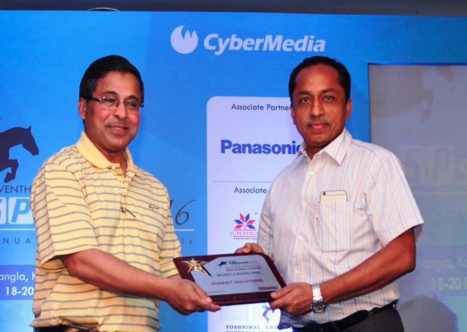 Konnet Solutions receiving Solution Champ Award